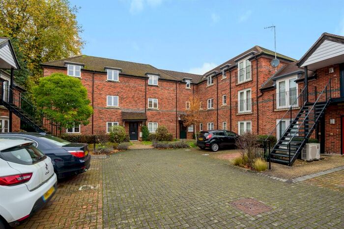 2 Bedroom Apartment To Rent In Crown Place, Reading, RG1