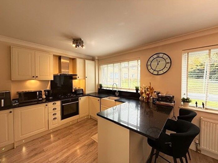 2 Bedroom Flat To Rent In Hempstead Road, Watford, WD17