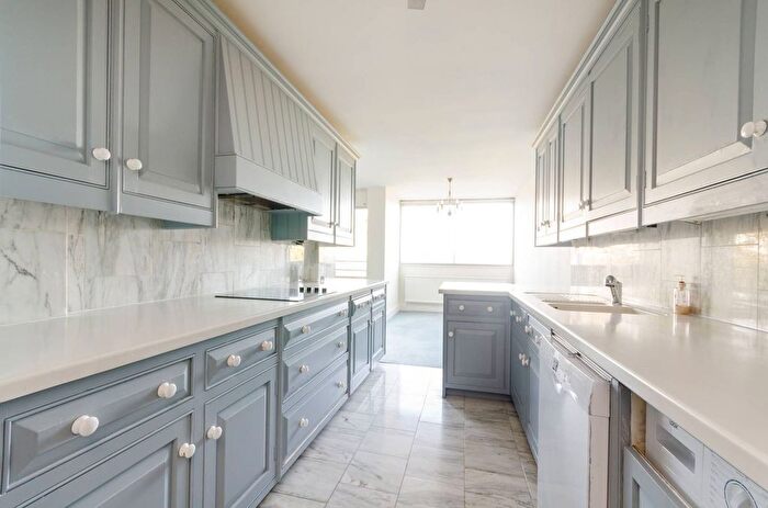 3 Bedroom Flat To Rent In Anglesea Road, Kingston, Kingston Upon Thames, KT1