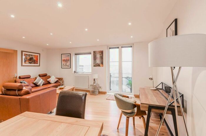 1 Bedroom Flat To Rent In Palgrave Gardens, Marylebone, London, NW1