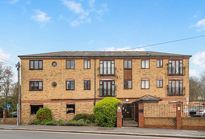 2 Bedroom Flat For Sale In Wandle Road, Morden, SM4