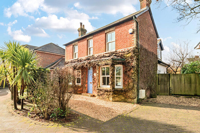 3 Bedroom Semi Detached House For Sale In Echo Barn Lane, Farnham, GU10