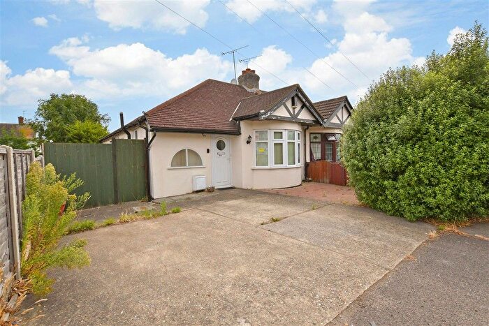 3 Bedroom Bungalow For Sale In Straight Road, Romford, Essex, RM3