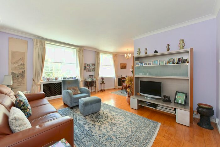 2 Bedroom Flat To Rent In Clarence Terrace, Regents Park NW1