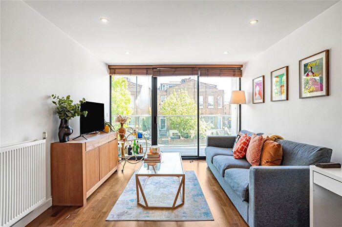 2 Bedroom Flat For Sale In Richmond Road, London, E8