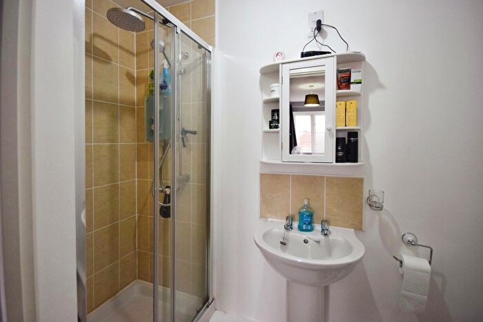 2 Bedroom Flat For Sale In Canal Close, Louth, LN11