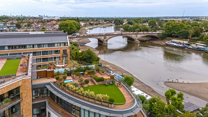 3 Bedroom Flat For Sale In Quayside House, Kew Bridge Road, TW8