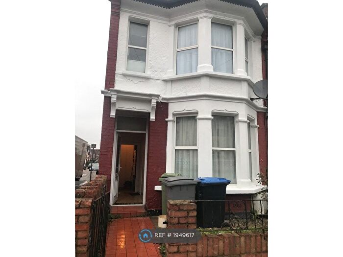 2 Bedroom Flat To Rent In Balmoral Road, London, NW2