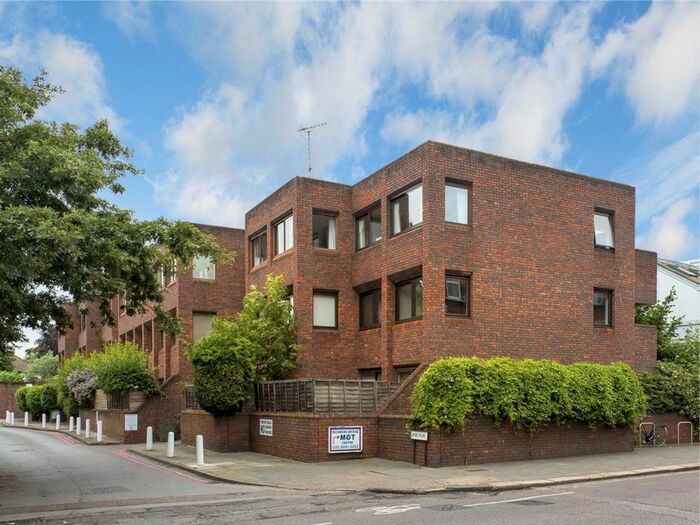 1 Bedroom Flat To Rent In Ryde Place, Richmond, Greater London, TW1