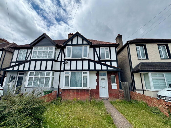 3 Bedroom Semi-Detached House To Rent In Lion Road, Bexleyheath, DA6