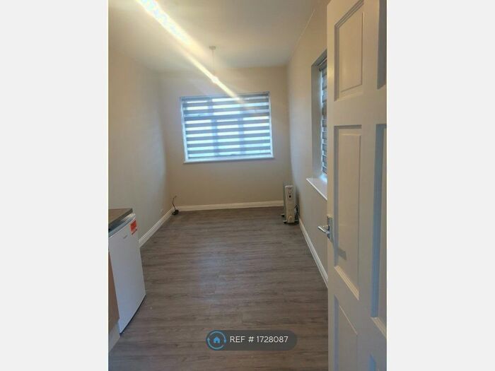 Studio To Rent In Studio, London, SW15