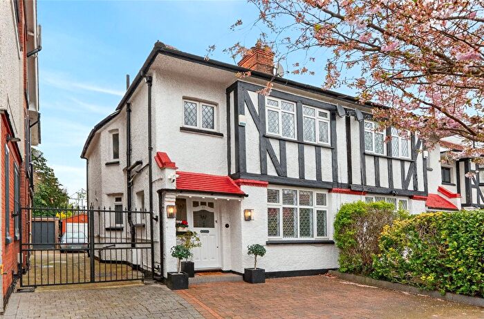 3 Bedroom Semi Detached House For Sale In Park Avenue, Enfield, EN1