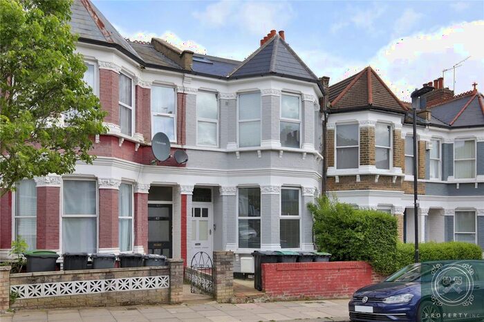3 Bedroom Flat To Rent In Warham Road, London, N4