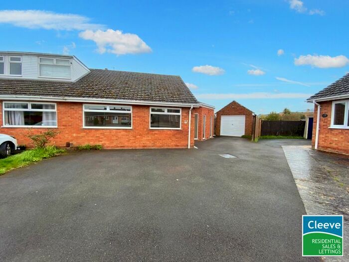 3 Bedroom Semi-Detached Bungalow To Rent In Hertford Road, Bishops Cleeve, Cheltenham, GL52