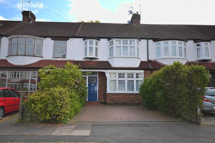 3 Bedroom Property To Rent In Meadow Close, London, SW20