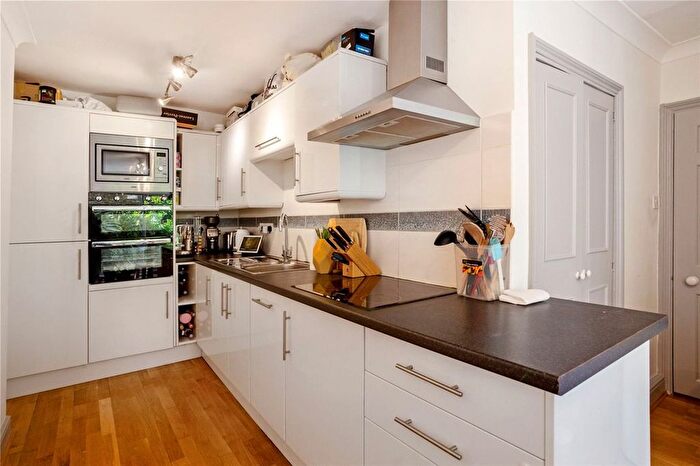 2 Bedroom Flat To Rent In Moore Park Road, London, SW6