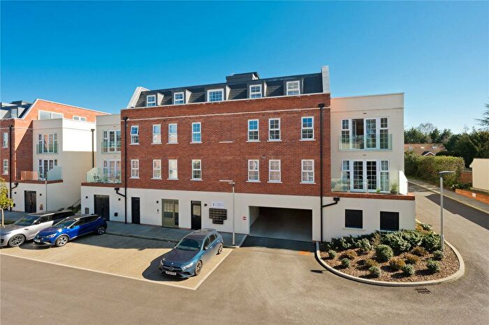 1 Bedroom Flat For Sale In Jubilee Gardens, Weybridge, KT13