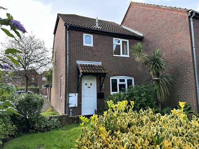 3 Bedroom End Of Terrace House To Rent In Craufurd GreenCheritonFolkestoneKent, CT20