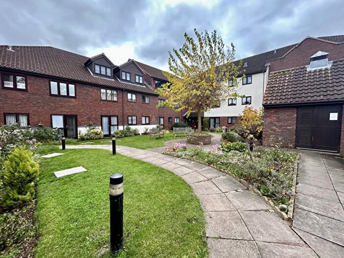 1 Bedroom Flat For Sale In Cobbins Bank, Waltham Abbey, Essex, EN9