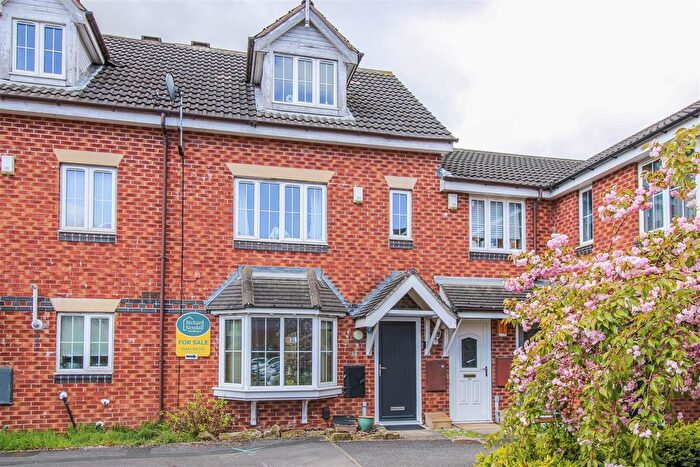 4 Bedroom Terraced House For Sale In Moorcroft, Ossett, WF5