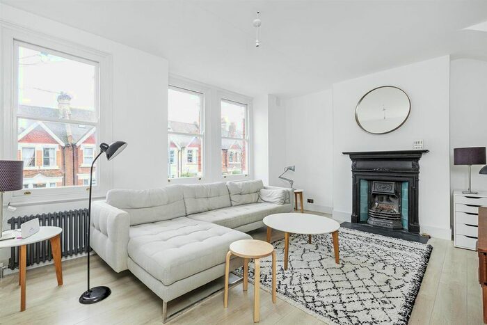 3 Bedroom Maisonette To Rent In Penwortham Road, London, SW16
