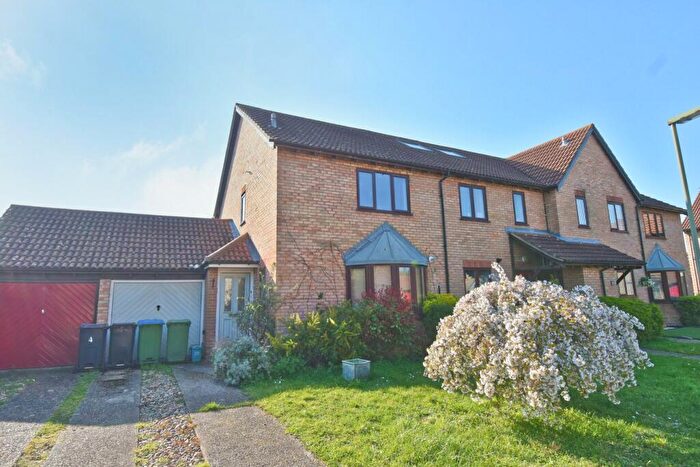 3 Bedroom End Of Terrace House To Rent In Stonebanks, Walton-On-Thames, KT12