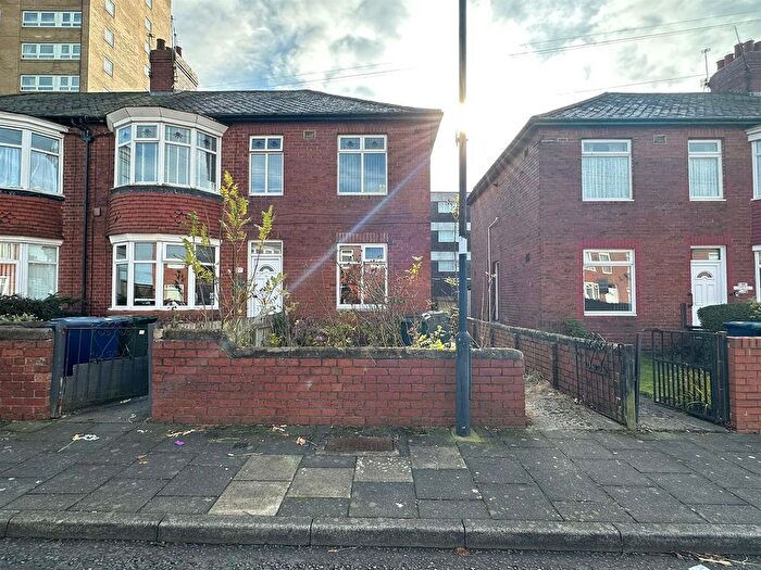 3 Bedroom Flat To Rent In Moorhead, Newcastle Upon Tyne, NE5