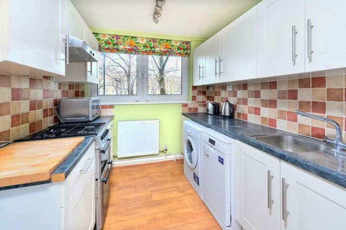 2 Bedroom Flat To Rent In Oakley Square, NW1