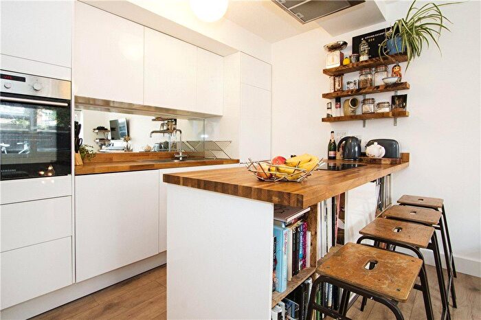 2 Bedroom Flat To Rent In Humberton Close, Homerton, London, Uk, E9
