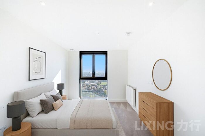 2 Bedroom Flat To Rent In Menara Point, Twlevetrees Park, E16