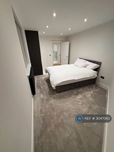 2 Bedroom Flat To Rent In Royal College St, London, NW1