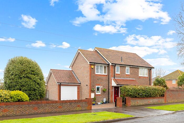 4 Bedroom Detached House For Sale In West Meads Drive, Bognor Regis, PO21