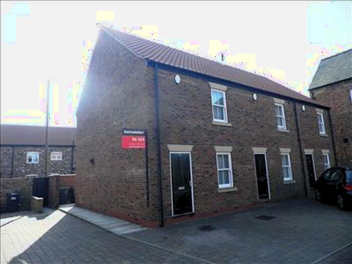 3 Bedroom Town House To Rent In Stonegate, Thorne, Doncaster, South Yorkshire, DN8