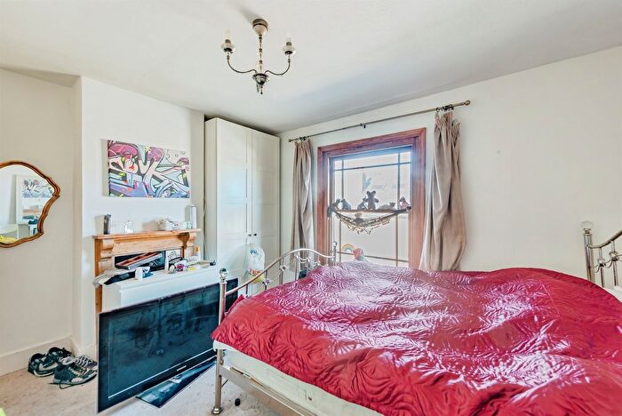 2 Bedroom Terraced House For Sale In Crescent Road, Bletchingley, Redhill, RH1