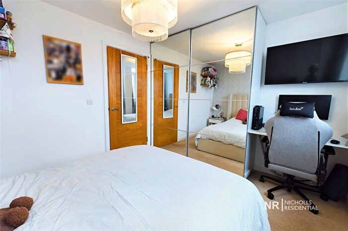 1 Bedroom Flat For Sale In East Street, Epsom, KT17