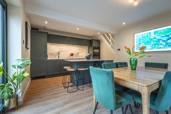 3 Bedroom Semi-detached House For Sale In Fernhurst Crescent, Southborough, Tunbridge Wells, TN4