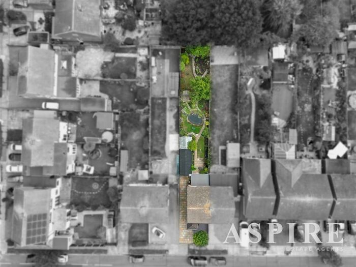 3 Bedroom Semi-Detached House For Sale In Roseberry Avenue, Benfleet, SS7
