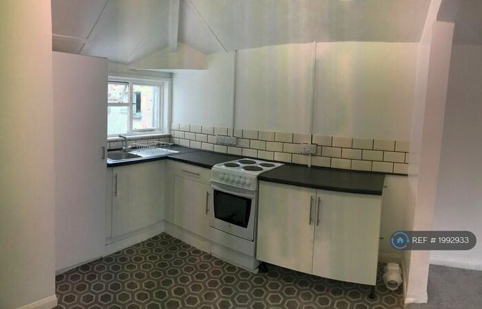 1 Bedroom Flat To Rent In Broad Street, Launceston, PL15