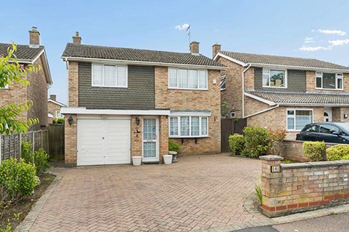 3 Bedroom Detached House For Sale In Wellington Road, Stevenage, SG2