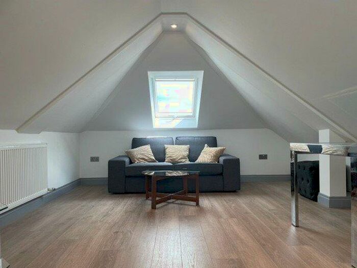 1 Bedroom Apartment To Rent In New Park Avenue, London, N13