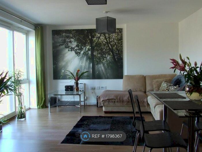 4 Bedroom Flat To Rent In George Scott House, London, E1