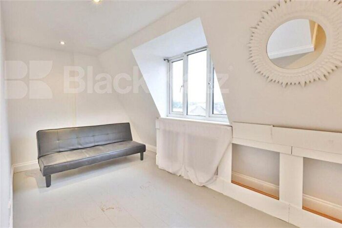 3 Bedroom Flat To Rent In Hornsey Road, Archway, N19
