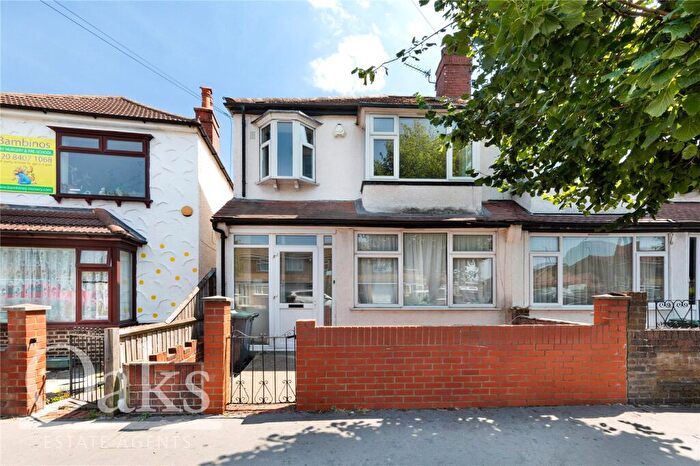 3 Bedroom End Of Terrace House For Sale In Davidson Road, Addiscombe, CR0