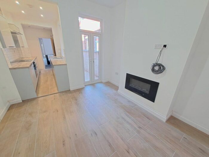 3 Bedroom Terraced House To Rent In Clarendon Park Road, Leicester, LE2