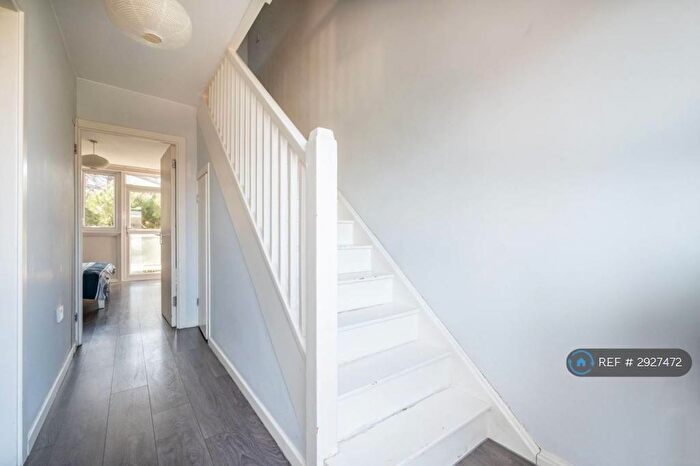 3 Bedroom Maisonette To Rent In Waylett House, London, SE11