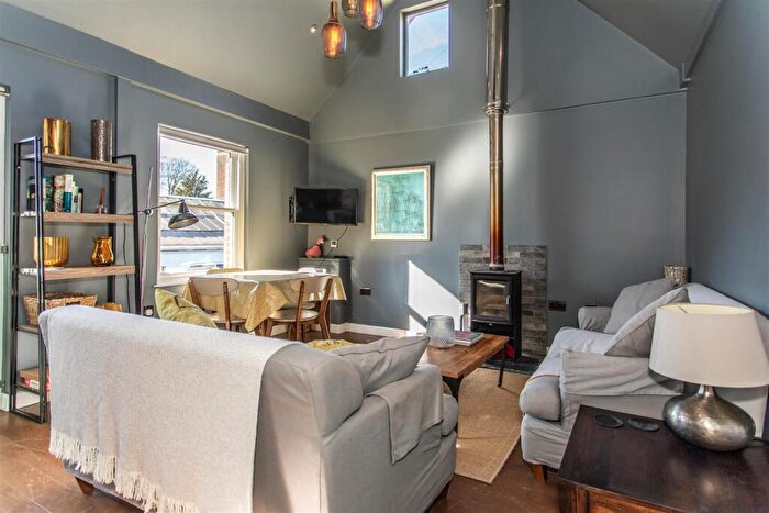 2 Bedroom Character Property For Sale In Westgate Street, Lewes, BN7