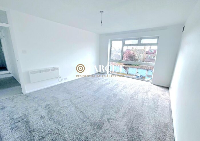 1 Bedroom Flat To Rent In Totteridge Road, Enfield, EN3