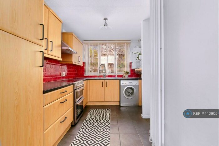 3 Bedroom Maisonette To Rent In Mcgrath Road, London, E15