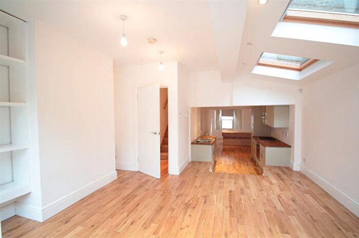 1 Bedroom Flat To Rent In Mayall Road, Brixton/Herne Hill, SE24