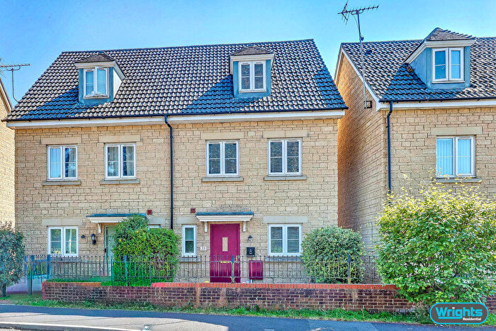 4 Bedroom Semi Detached House For Sale In Suffolk Road, Westbury, BA13